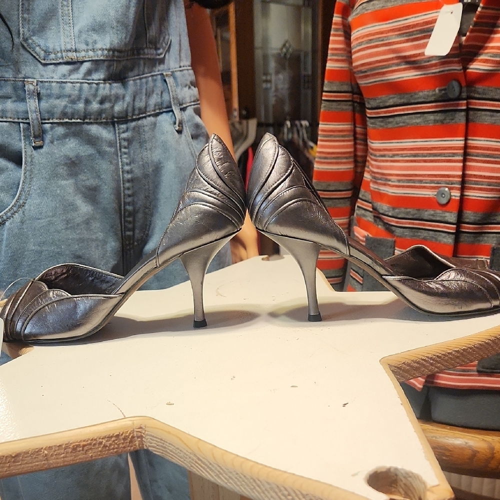 Elegant Silver Women's Heels BANANA REPUBLIC - Picture 2 of 3